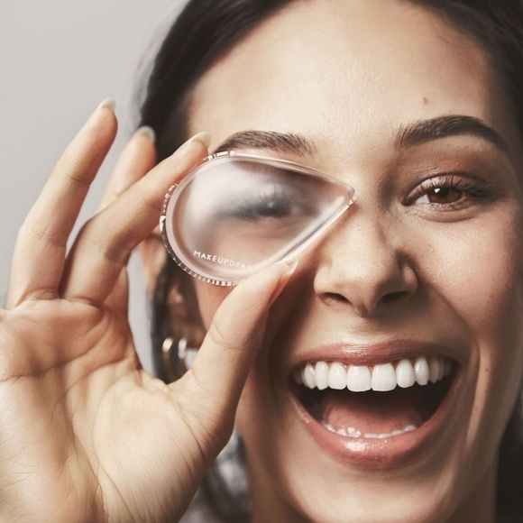 Bundle of 3 Makeup Beauty Items - Picture 5 of 11